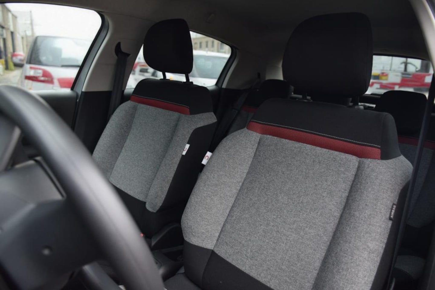 Citroën C3 - 1.2 PureTech C-Series, BTW auto,NAP, Apple car play, Lichtmetalen velgen, Cruise control,