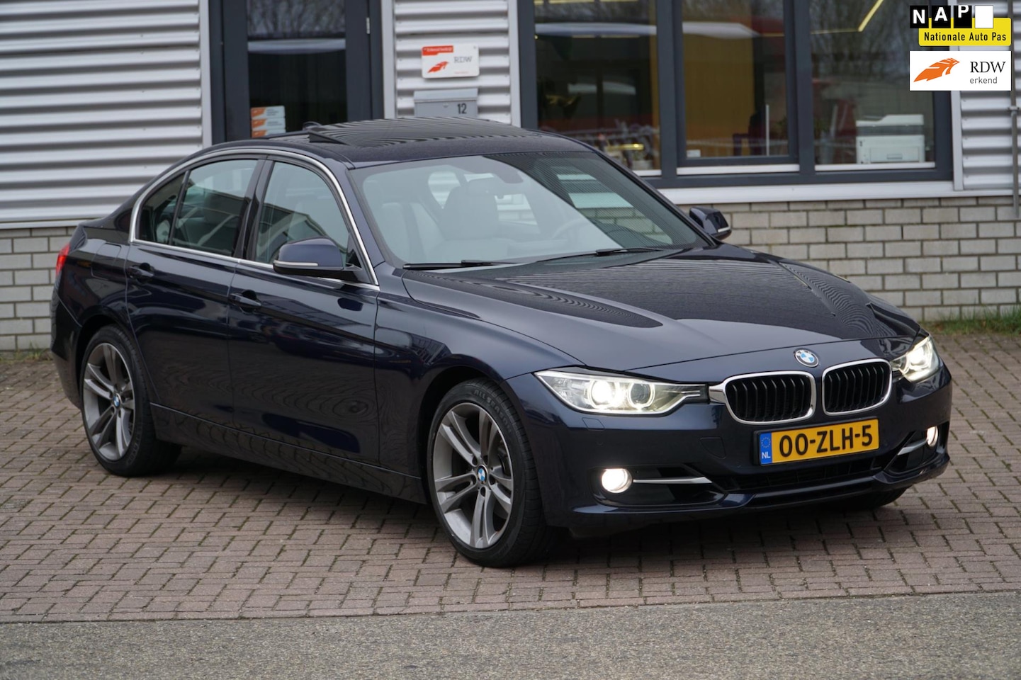 BMW 3-serie - 328i High Executive M-SPORT DAK - AutoWereld.nl