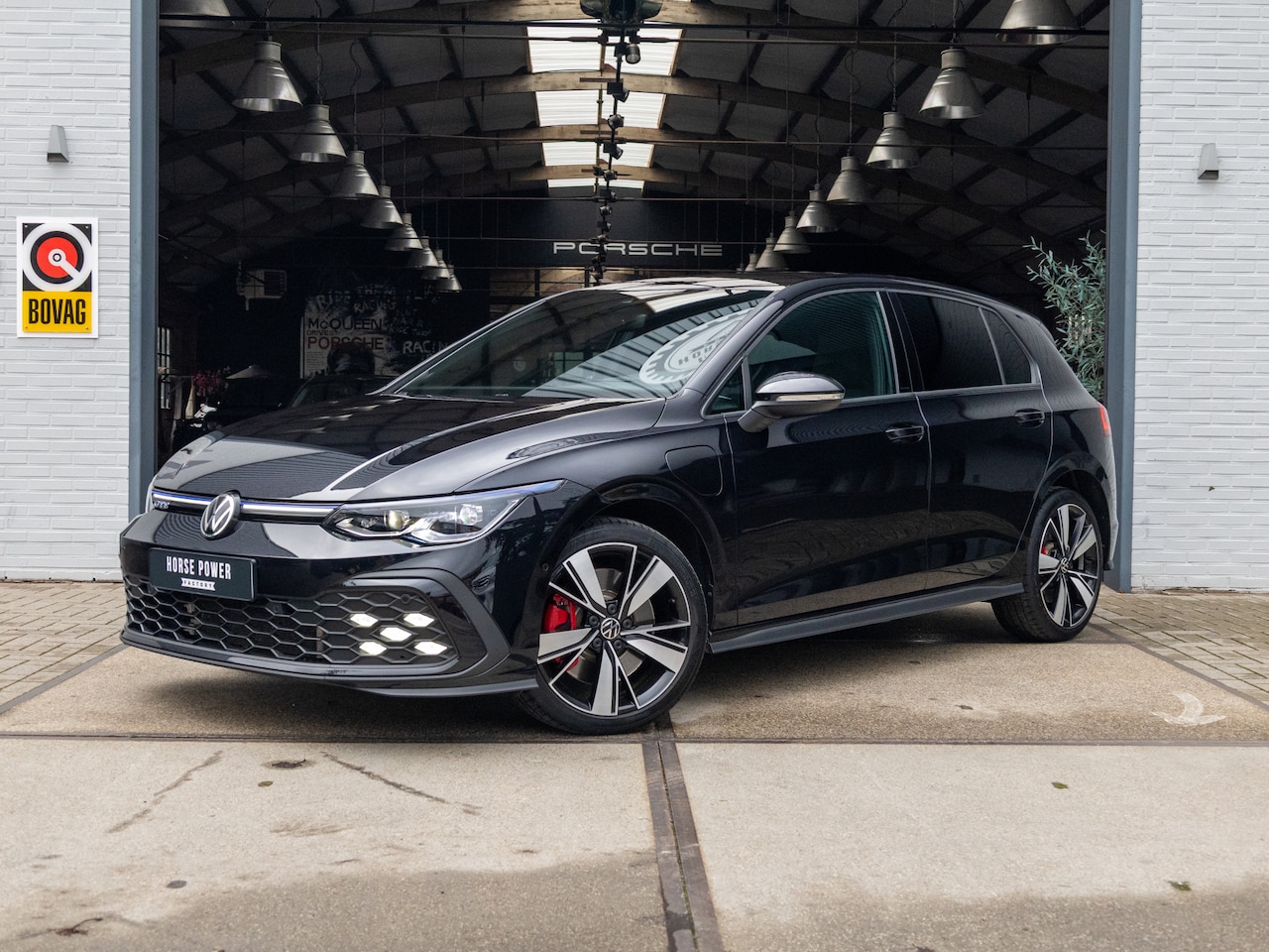 Volkswagen Golf - 1.4 eHybrid GTE *HUD | ACC | IQ | Stuur- & Stoelverwarming | Mistlampen | Camera | Sfeerve - AutoWereld.nl