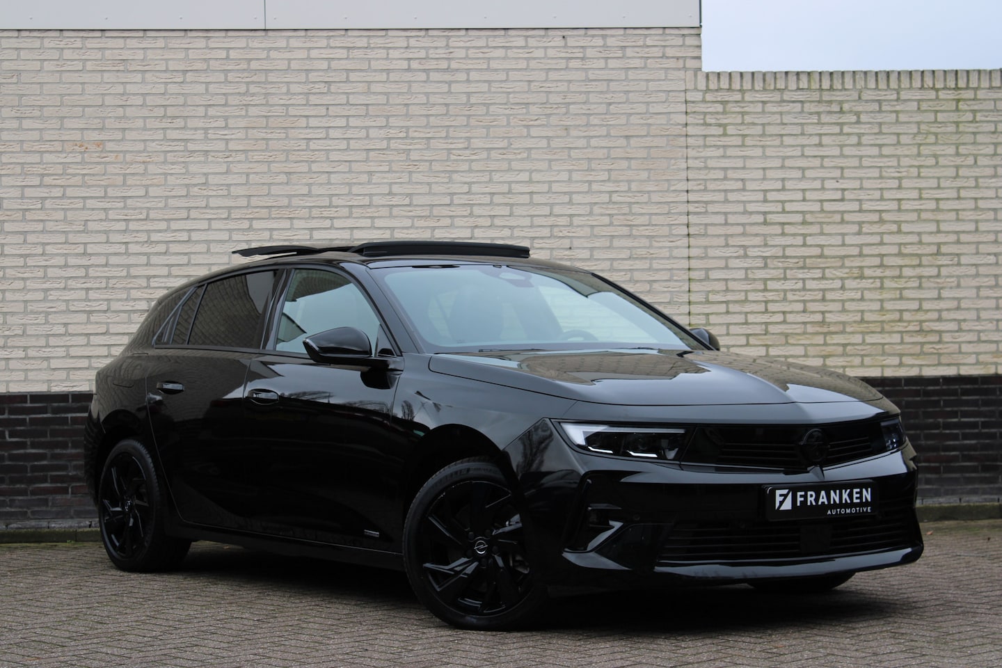 Opel Astra - 1.6 Hybrid Ultimate | Panoramadak | Matrix| AGR | Black Pack - AutoWereld.nl
