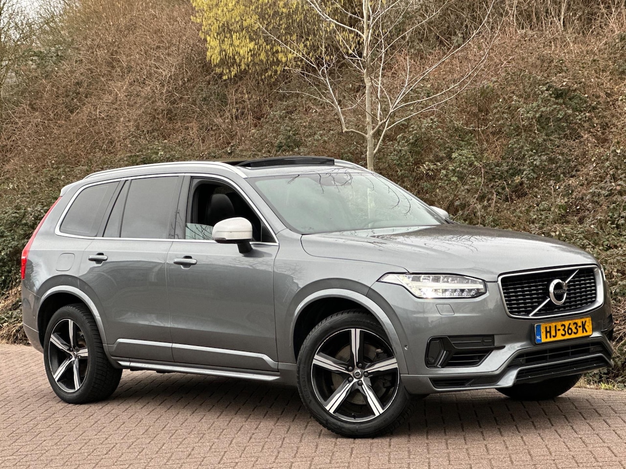 Volvo XC90 - 2.0 T8 Twin Engine AWD R-Design PANO LEDER 20'' 7 PERS - AutoWereld.nl