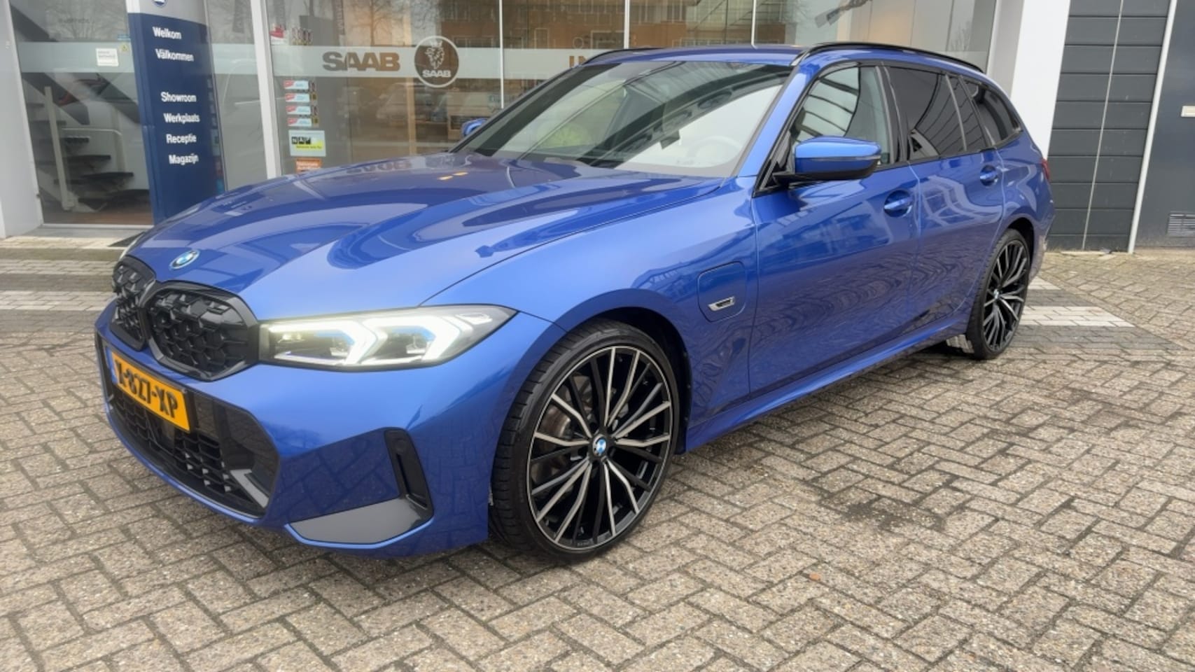 BMW 3-serie Touring - M-Pakket 330e Xdrive 299PK Trekhaak Led-Laser koplampen - AutoWereld.nl