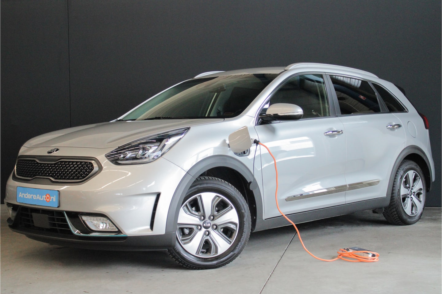 Kia Niro - 1.6 GDi PHEV DynamicLine |trekhaak|leder|stoelverwarming|parkeersensoren| - AutoWereld.nl