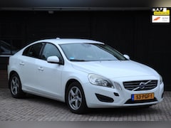 Volvo S60 - 2.0 D3 Kinetic 5 Cilinder/Camera/parkeersensor, Apk 01-2027