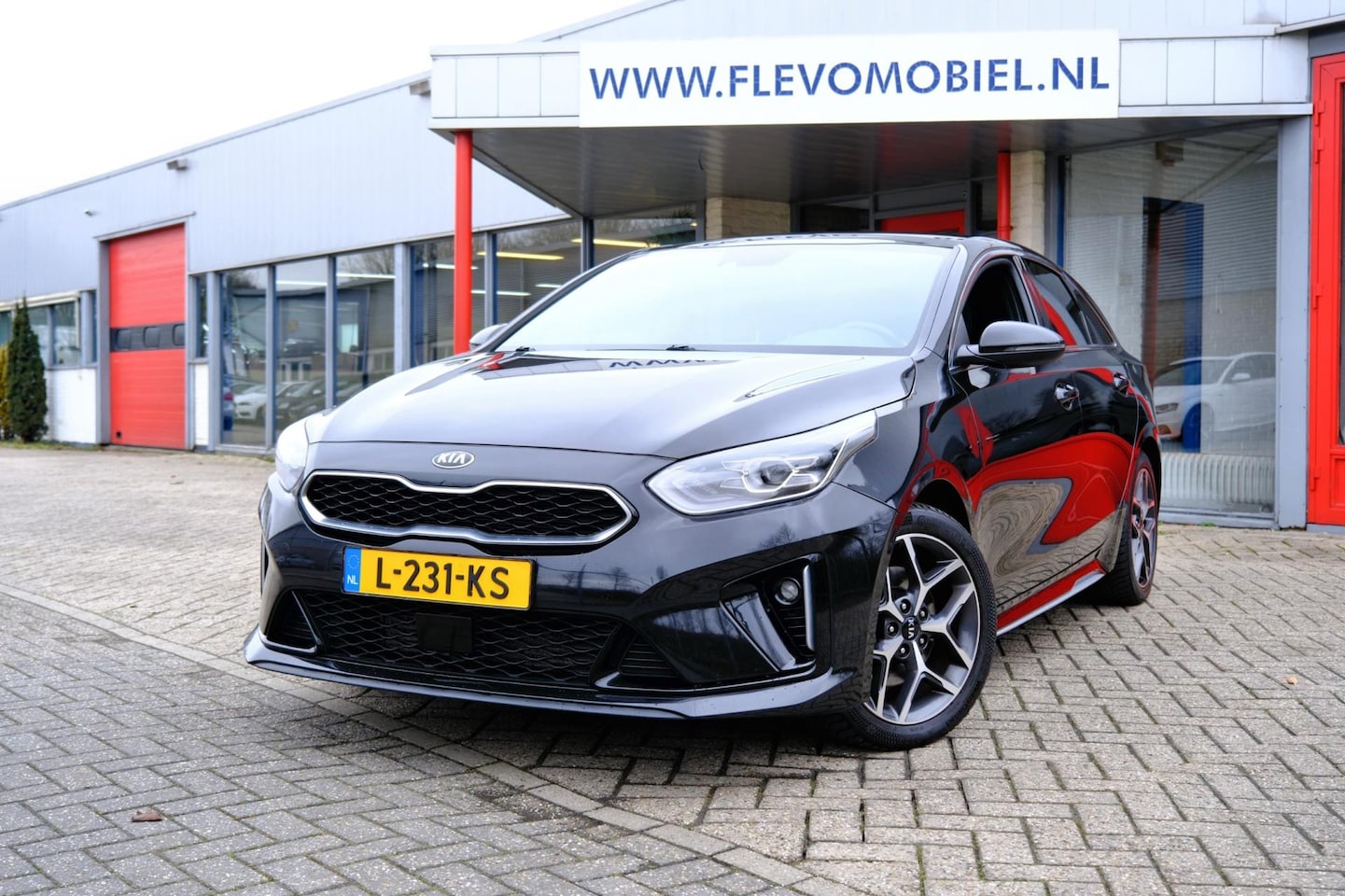 Kia Pro cee'd - 1.0 T-GDI GT-Line Pano|Leder-Alcantara|Navi|Cam|APK tot 07-10-2027! - AutoWereld.nl
