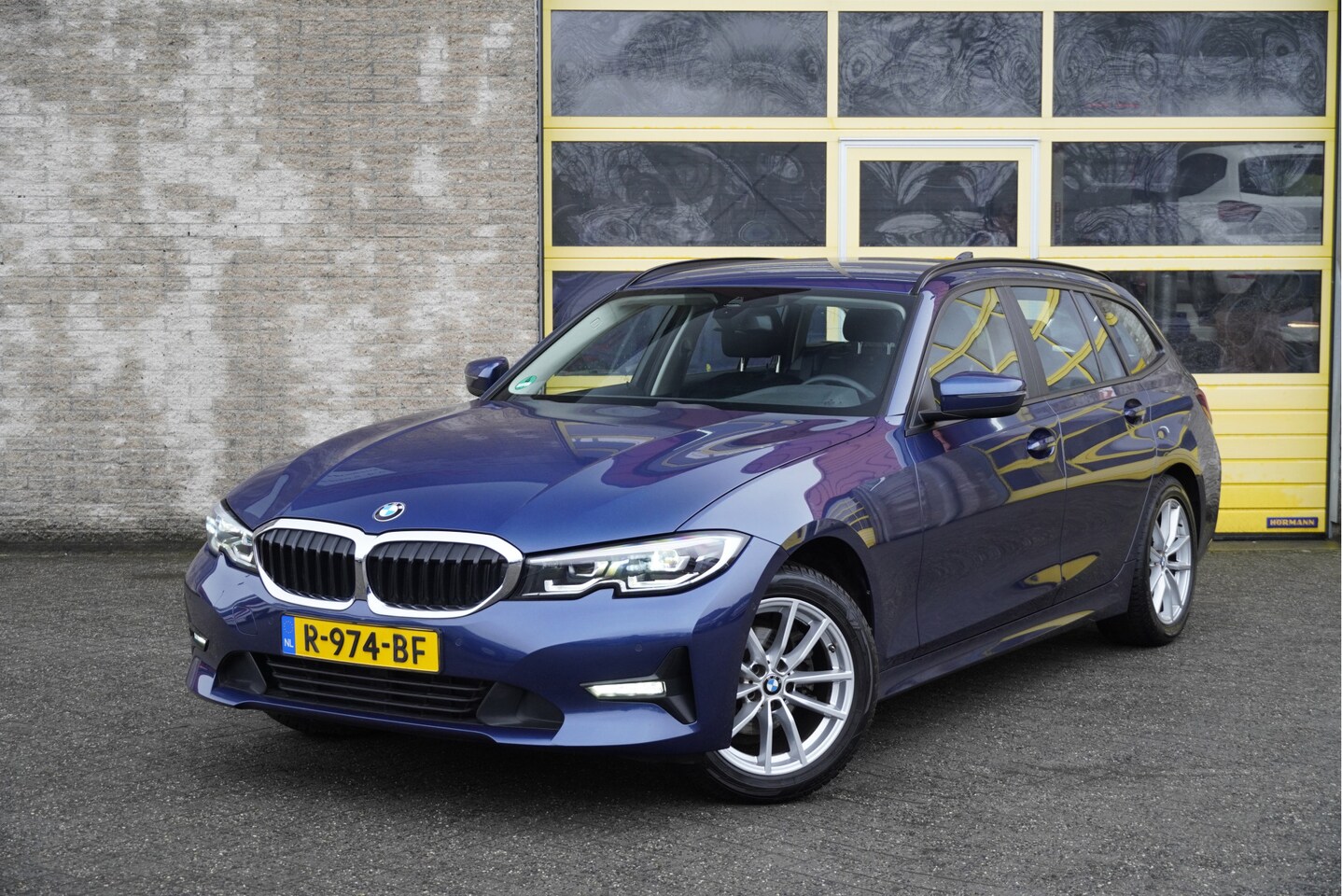 BMW 3-serie Touring - 318i Automaat! Business Edition BJ2022 Lmv 17" | Led V+A | Pdc | Navi | Elek. achterklep | - AutoWereld.nl