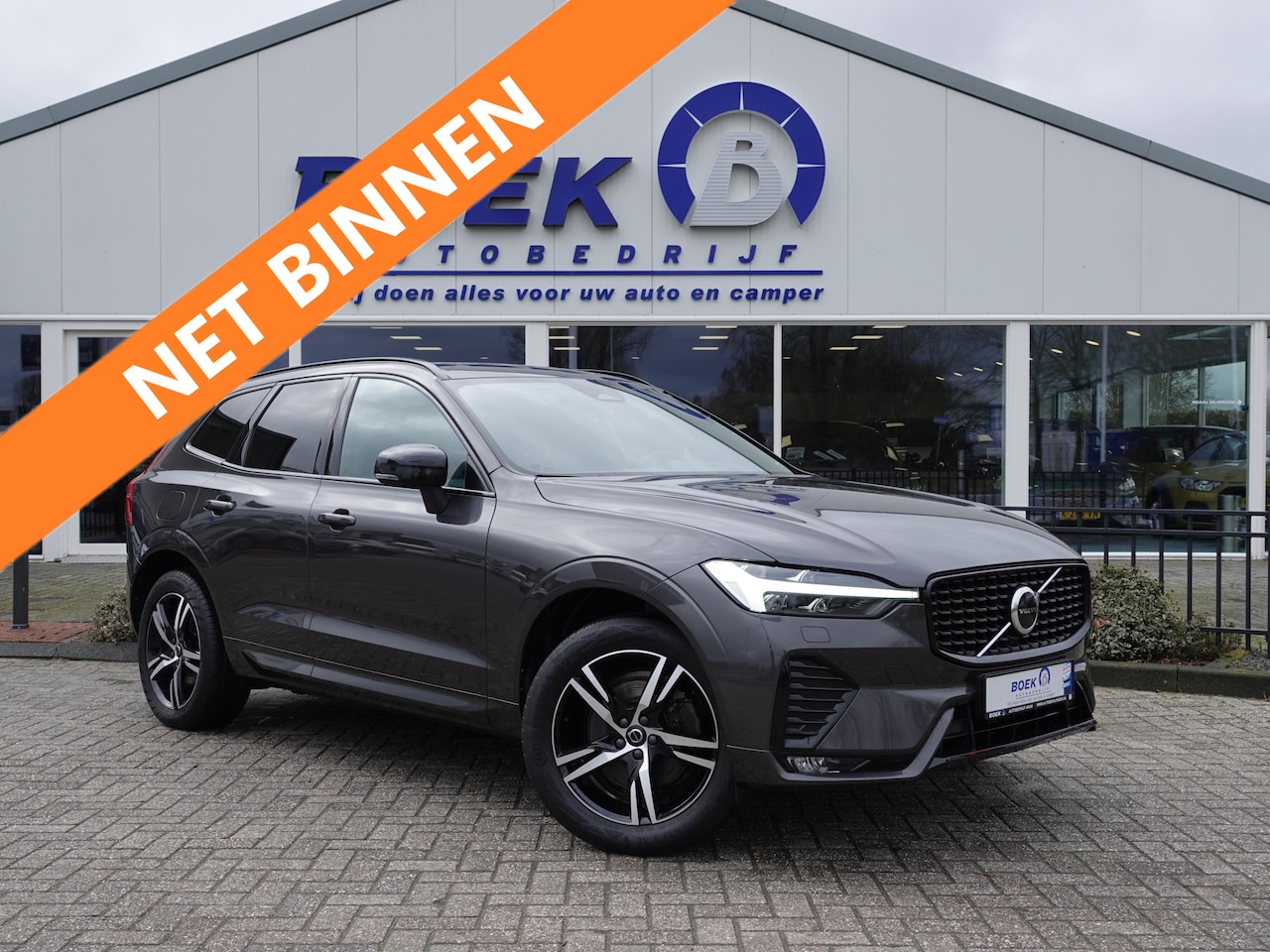 Volvo XC60 - 2.0 B4 AWD R-Design LAGE KM-STAND | TREKH. | LEER | PILOT - AutoWereld.nl