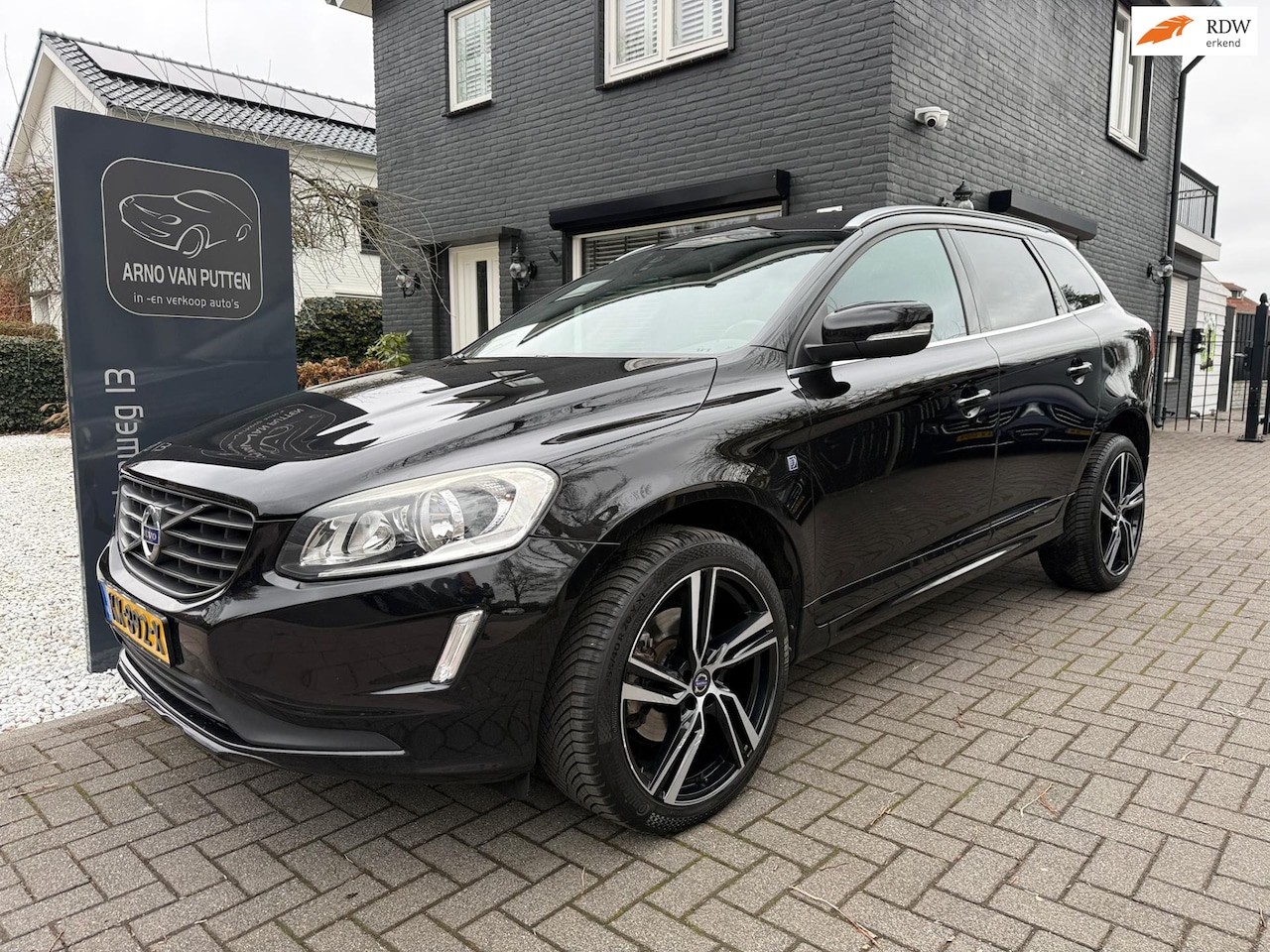 Volvo XC60 - 2.0 D4 FWD Summum Automaat /Camera /Navigatie /Cruise /Airco - AutoWereld.nl