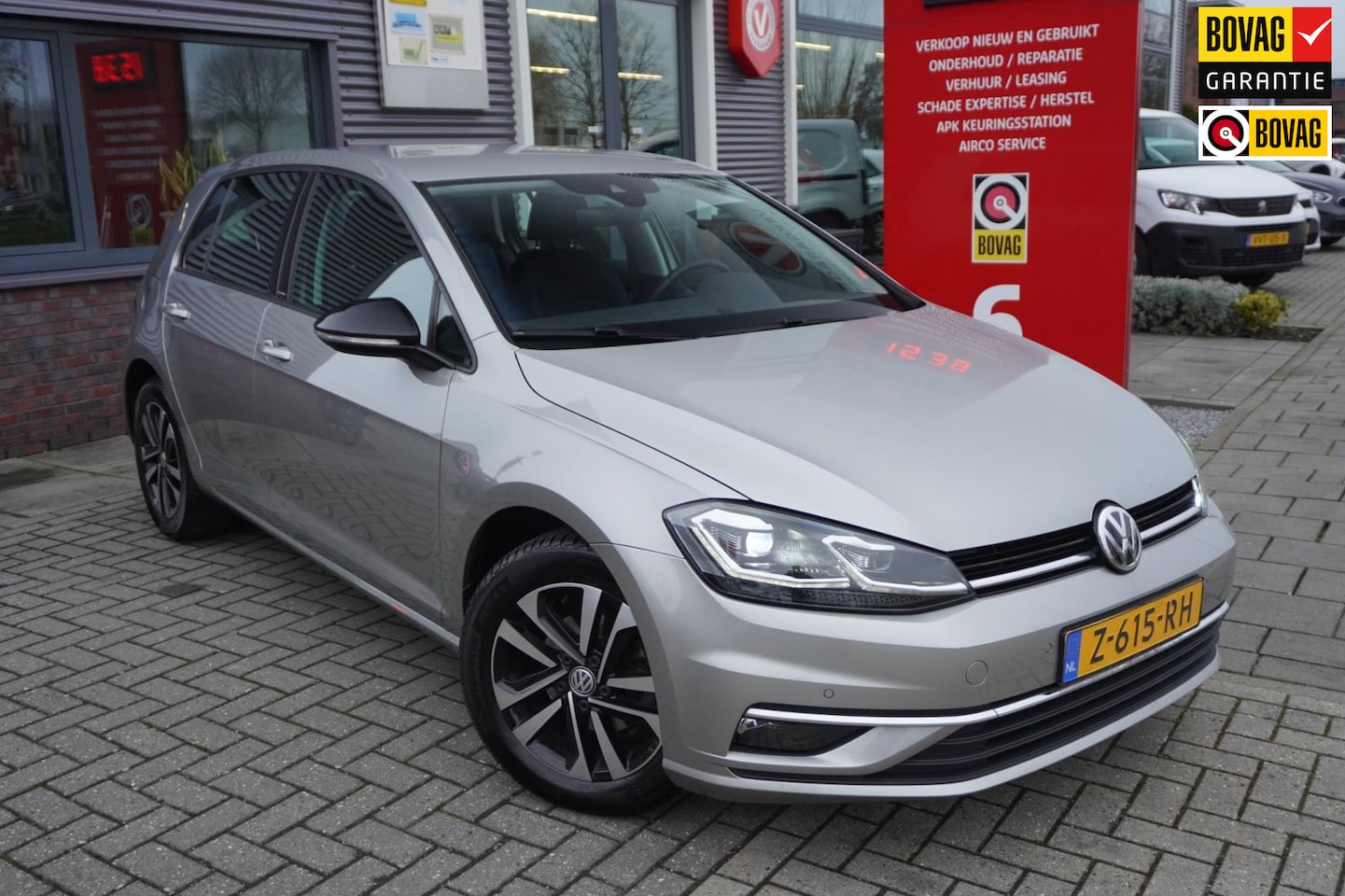 Volkswagen Golf - 1.0 TSI Highline / ACC / Carplay / Camera / Blind spot / LED - AutoWereld.nl