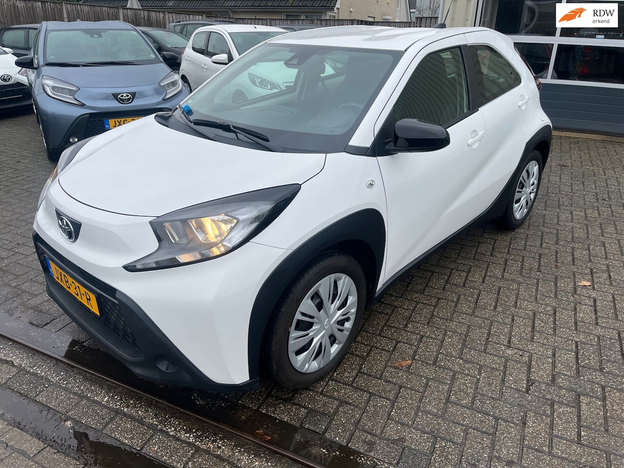 Toyota Aygo X - 1.0 VVT-i MT play 1.0 VVT-i MT Play - AutoWereld.nl