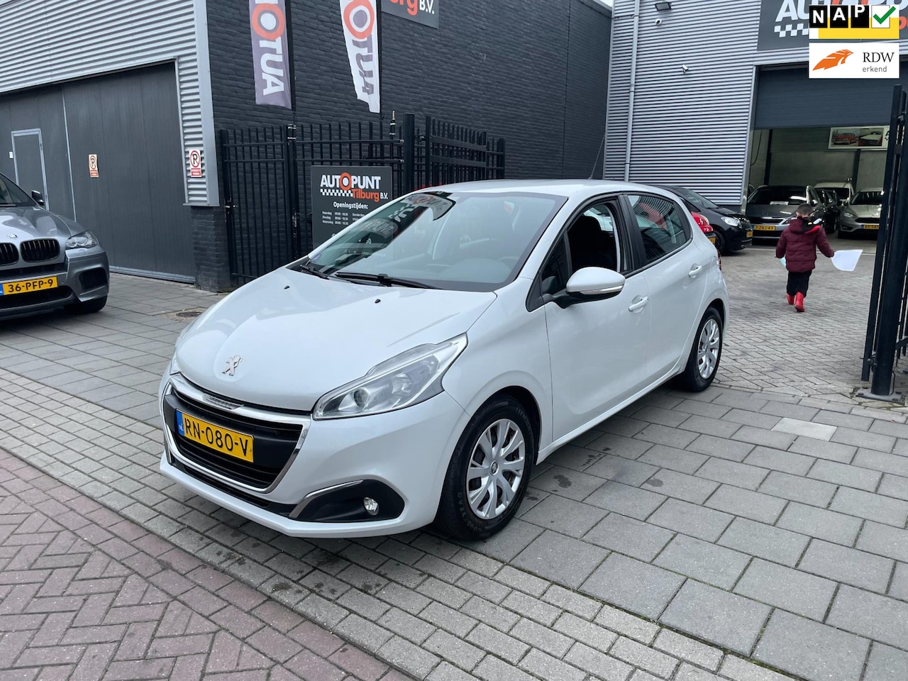 Peugeot 208 - 1.2 PureTech Blue Lion 1e Eigenaar! Airco Navi PDC NAP APK - AutoWereld.nl