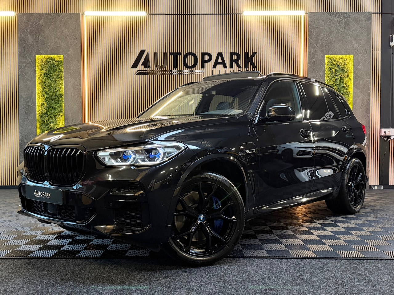 BMW X5 - XDRIVE45E M-SPORT|PANO|HuD|H&K|MEMORY|LASER|360 CAMERA|GARANTIE 2028 - AutoWereld.nl