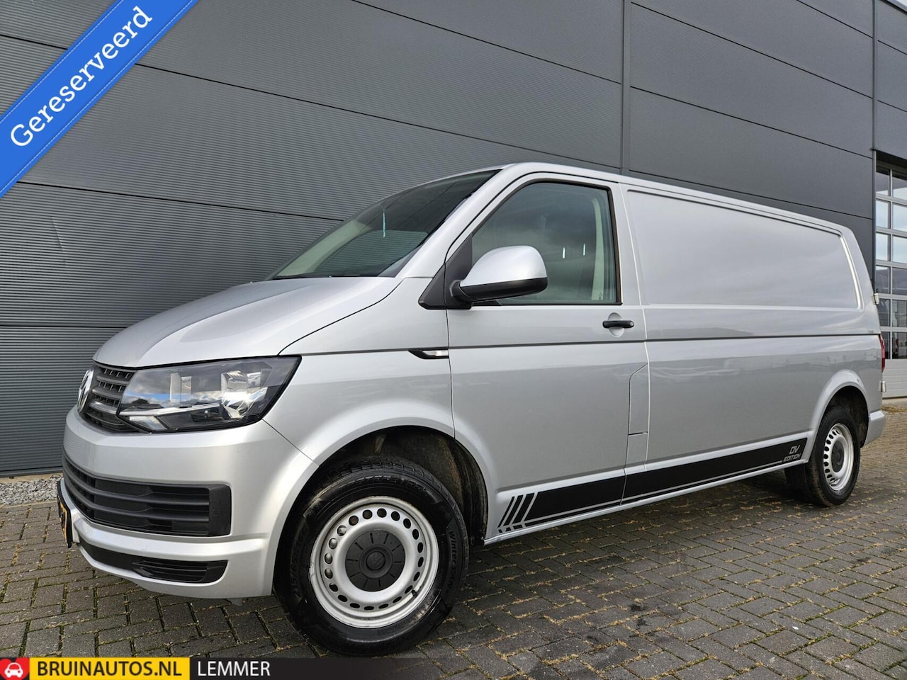 Volkswagen Transporter - 2.0 TDI L2H1 Airco Audio 102 Pk trekh - AutoWereld.nl