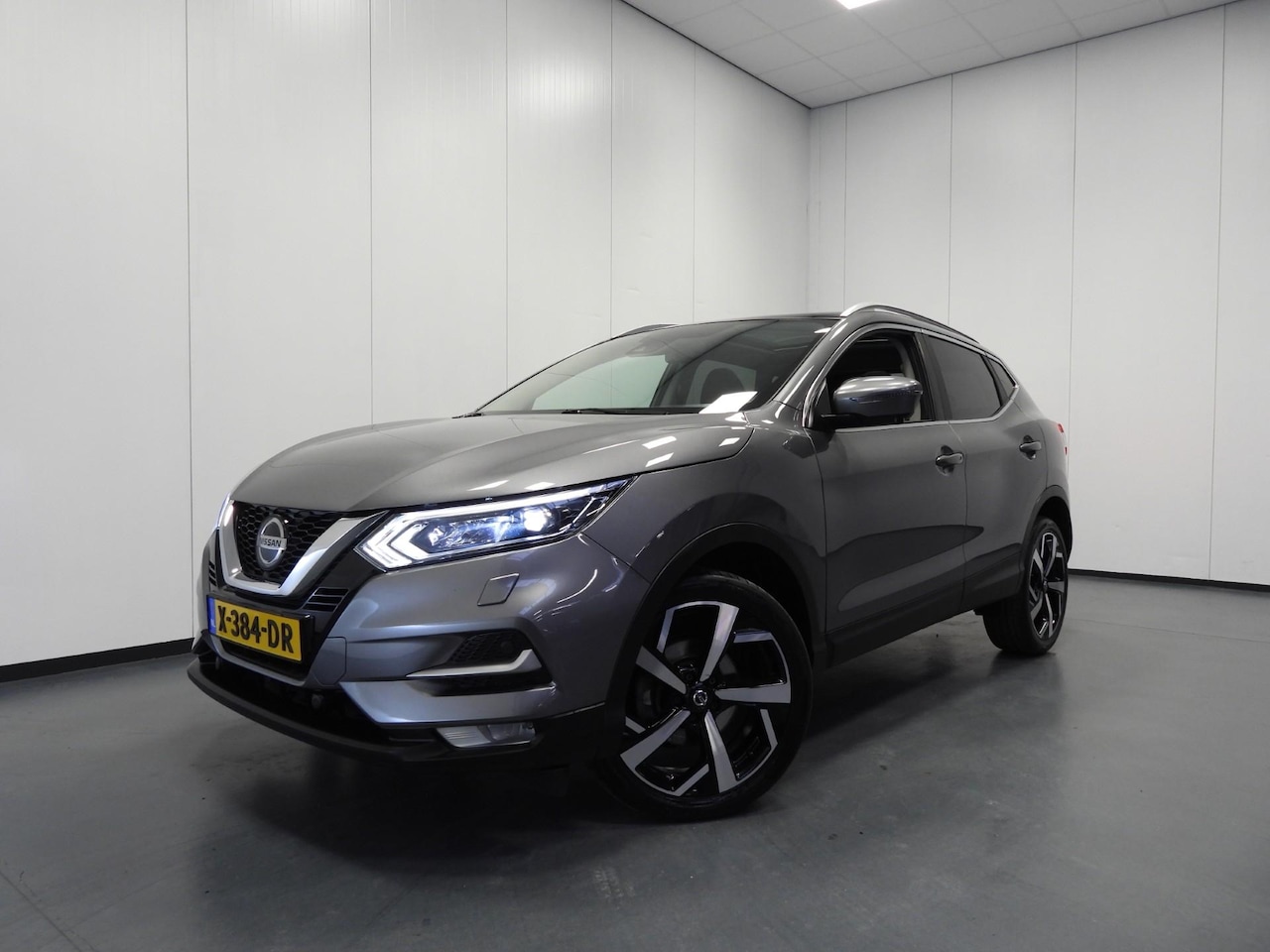 Nissan Qashqai - 1.3 DIG-T Aut. Premium Edition LEER/360CAM/PANODAK/19"LMV! - AutoWereld.nl