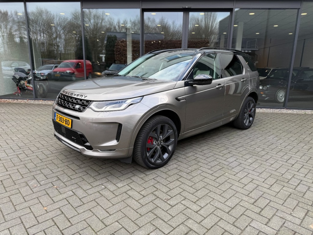 Land Rover Discovery Sport - P300E R-Dynamic HSE - AutoWereld.nl