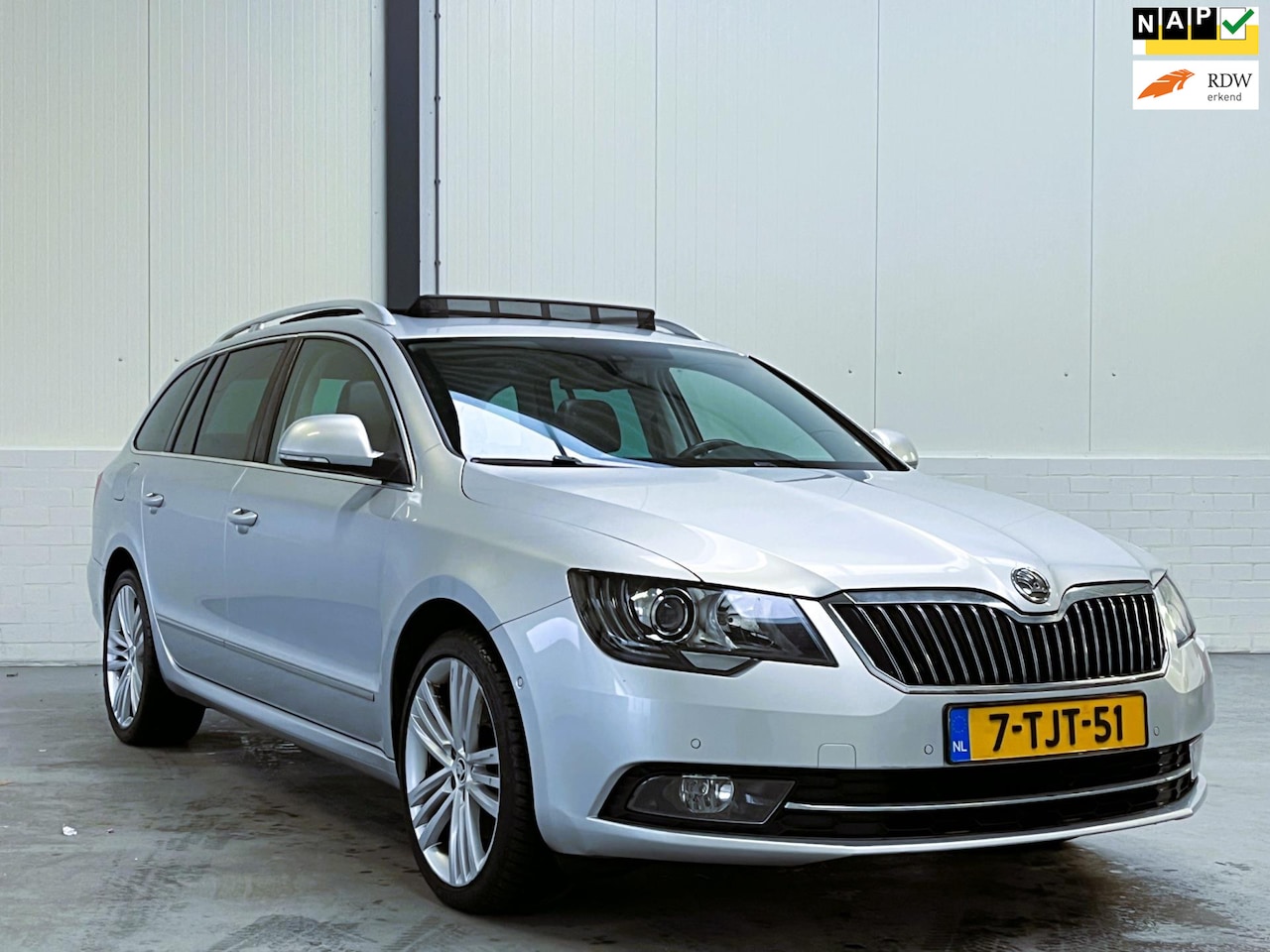 Skoda Superb Combi - 1.8 TSI Elegance Business|Pano|Motor Revisie|Leder|Automaat - AutoWereld.nl