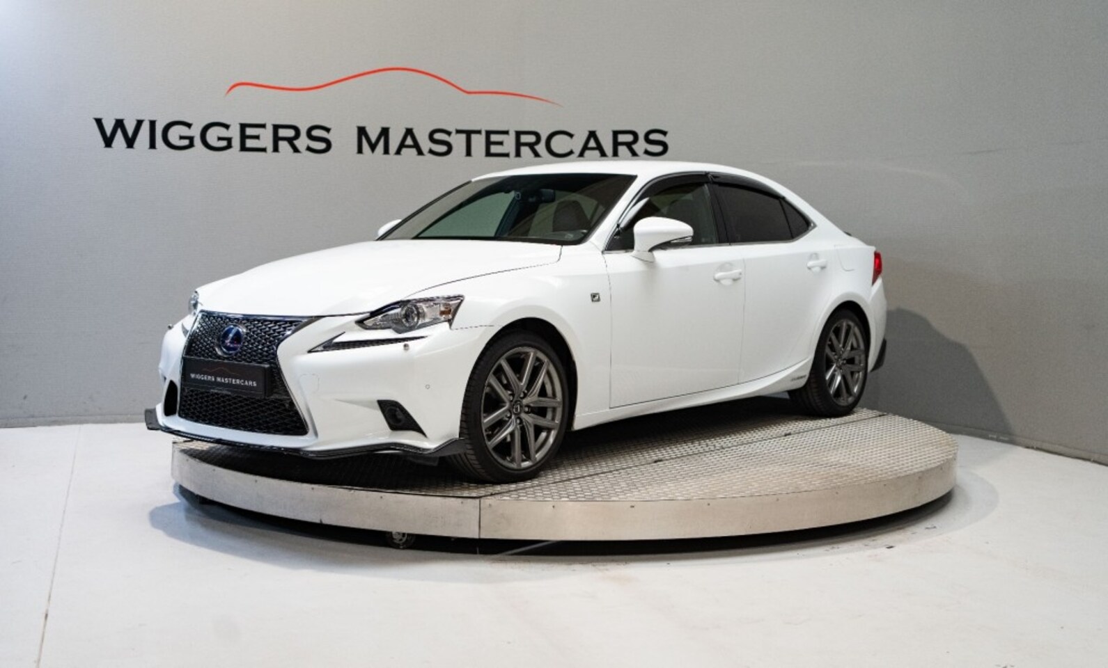 Lexus IS - 300h F-Sport 223 PK, Carplay, 19 Inch, Camera, Sport uitlaat, LED lampen, Diffuser, Leder - AutoWereld.nl