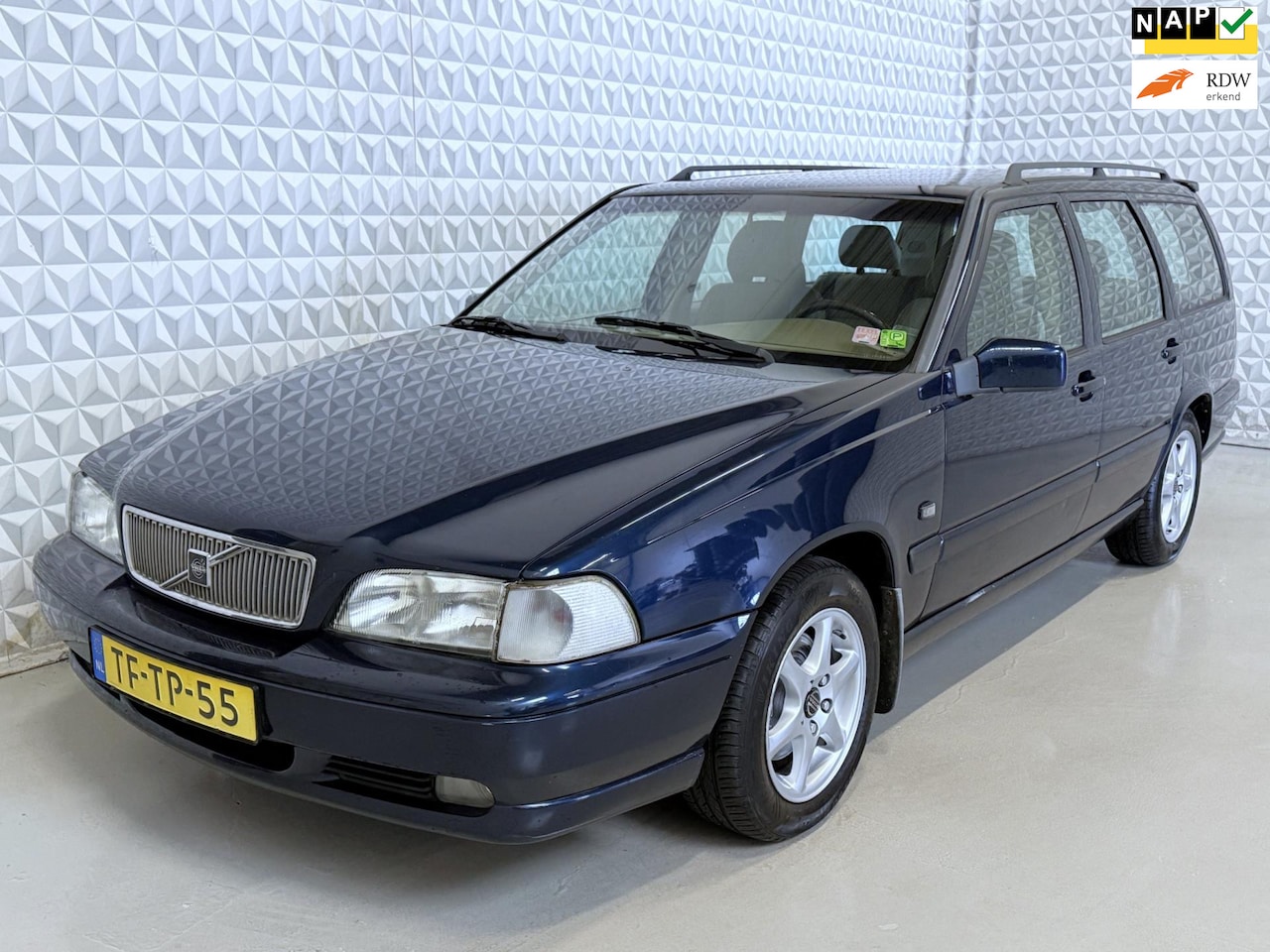 Volvo V70 - 2.5 Sports-Line AUTOMAAT + APK tot 28-02-2027 (1998) - AutoWereld.nl