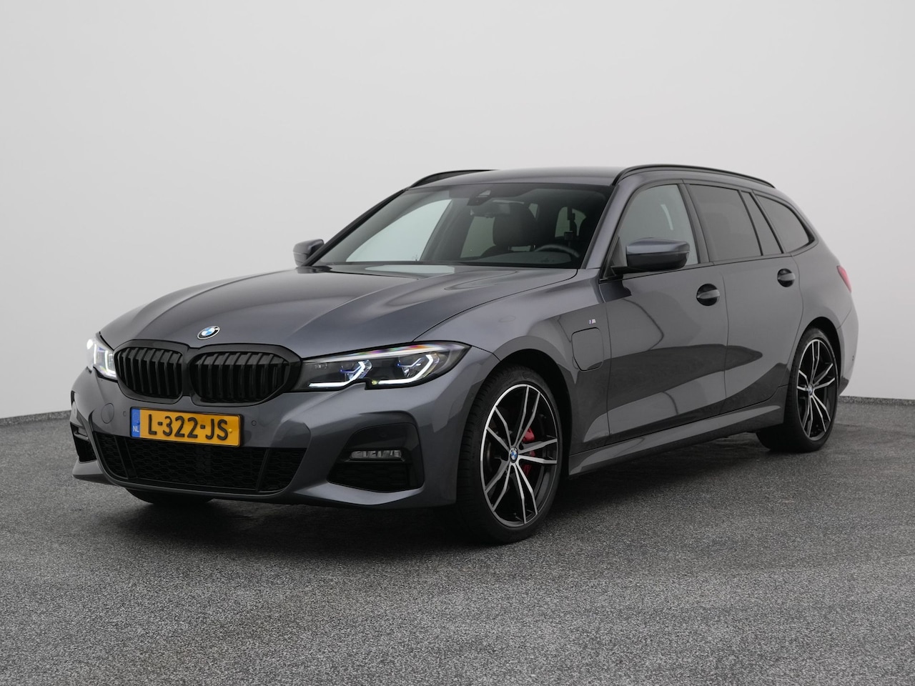 BMW 3-serie Touring - 320e Business Edition Plus | CAMERA | BRUIN LEDER | STOEL- EN STUURVERW. - AutoWereld.nl