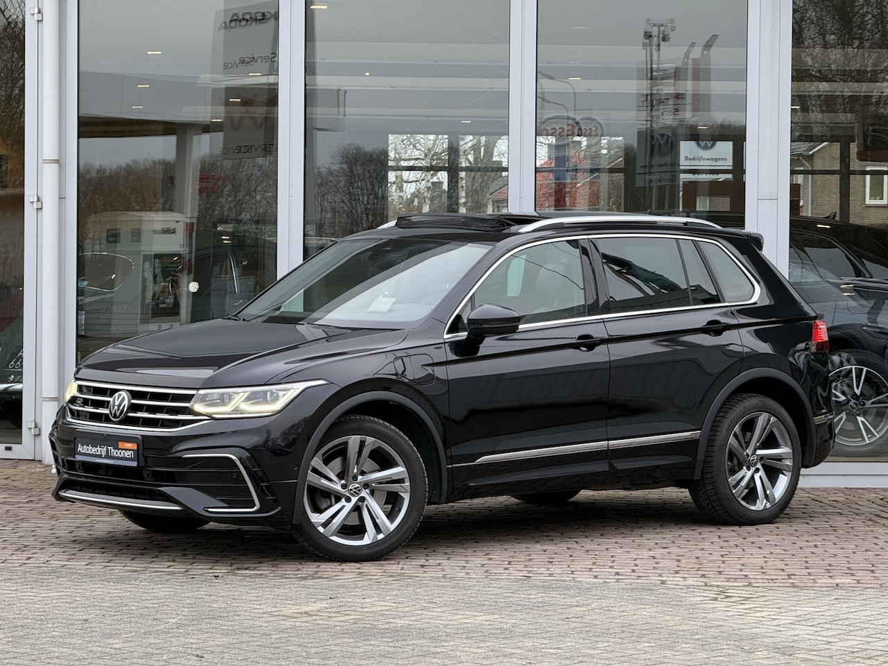 Volkswagen Tiguan - 1.4 TSI eHybrid R-Line Business+ | Leer | Pano | HUD | Keyless - AutoWereld.nl