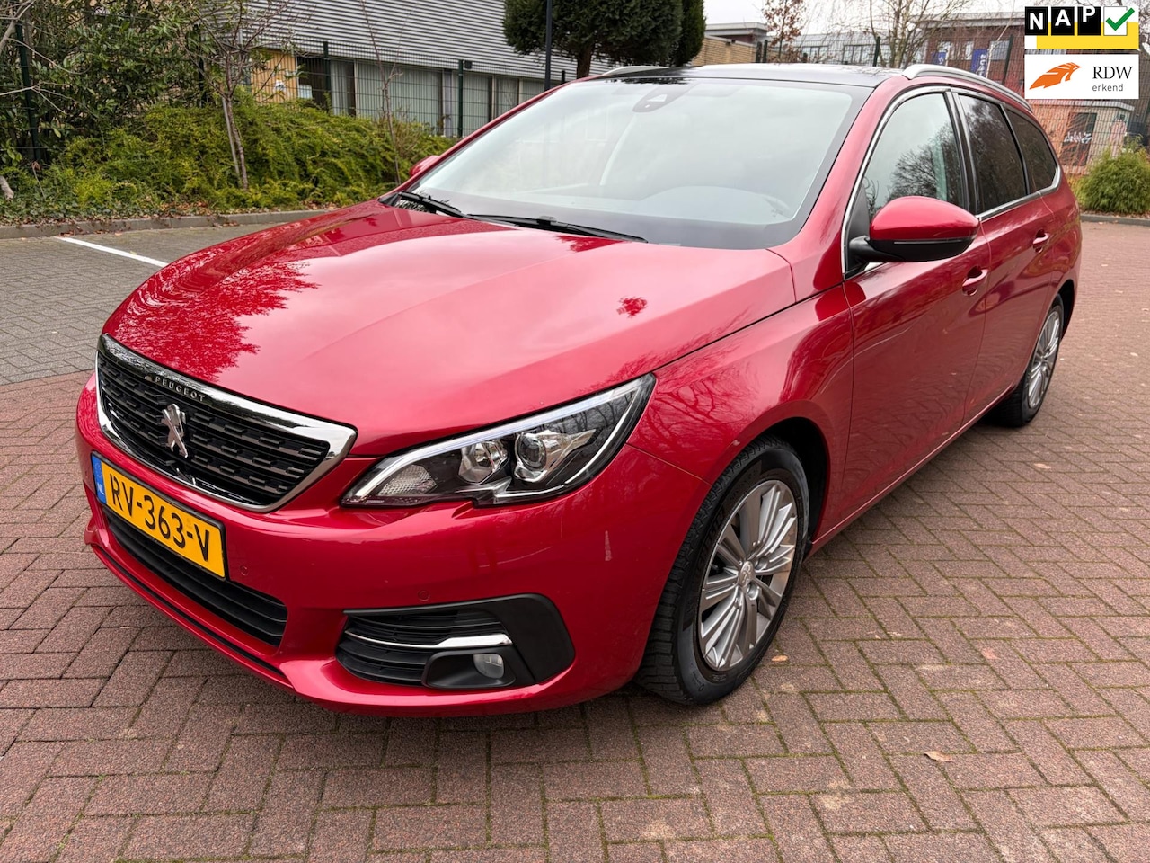 Peugeot 308 SW - 1.2 PureTech Allure / Pano'dak / Apple Car Play / PDC / LED - AutoWereld.nl