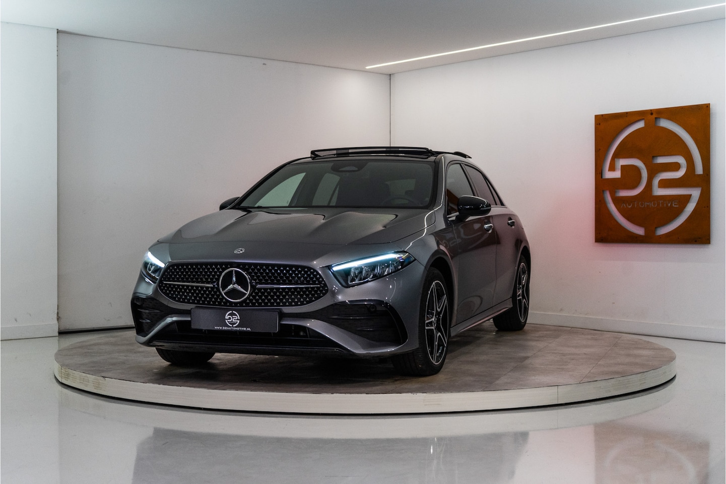 Mercedes-Benz A-klasse - 250 e Premium AMG Facelift 218PK | Pano | Keyless | Sfeer | Night | Fabrieksgarantie - AutoWereld.nl