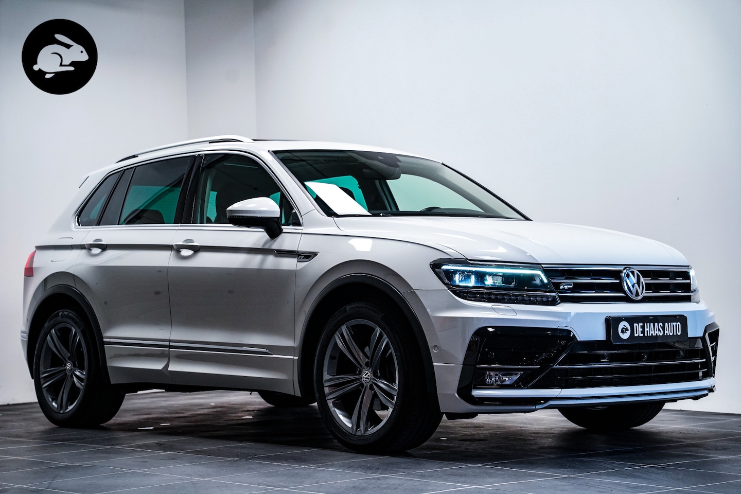 Volkswagen Tiguan - 1.5 TSI 150pk ACT R-Line|Panodak|Trekhaak|Leder - AutoWereld.nl