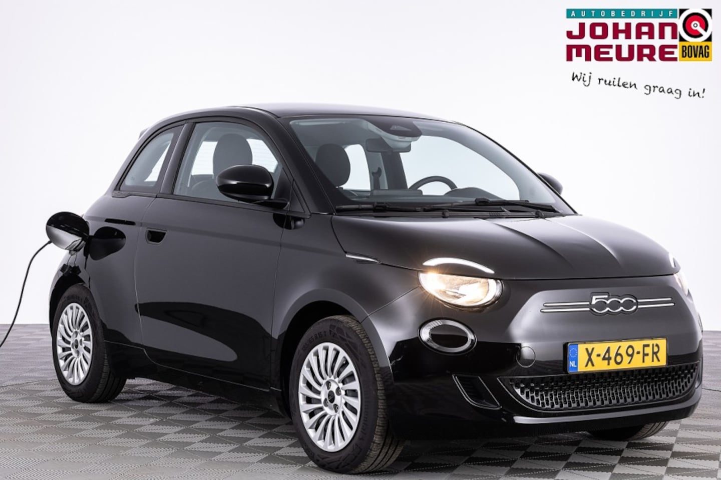 Fiat 500e - 42 kWh Urban | CARPLAY | ECC | KEYLESS ✅ 1e Eigenaar - AutoWereld.nl