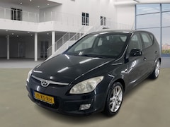 Hyundai i30 - 1.6i i-Catcher/ VELGEN/ LEDER