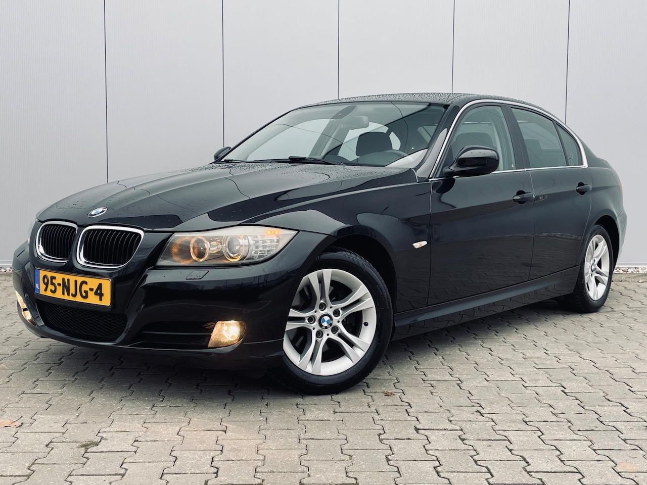 BMW 3-serie - 320i Business Line 320i Business Line, navi, pdc, cruise, climate - AutoWereld.nl