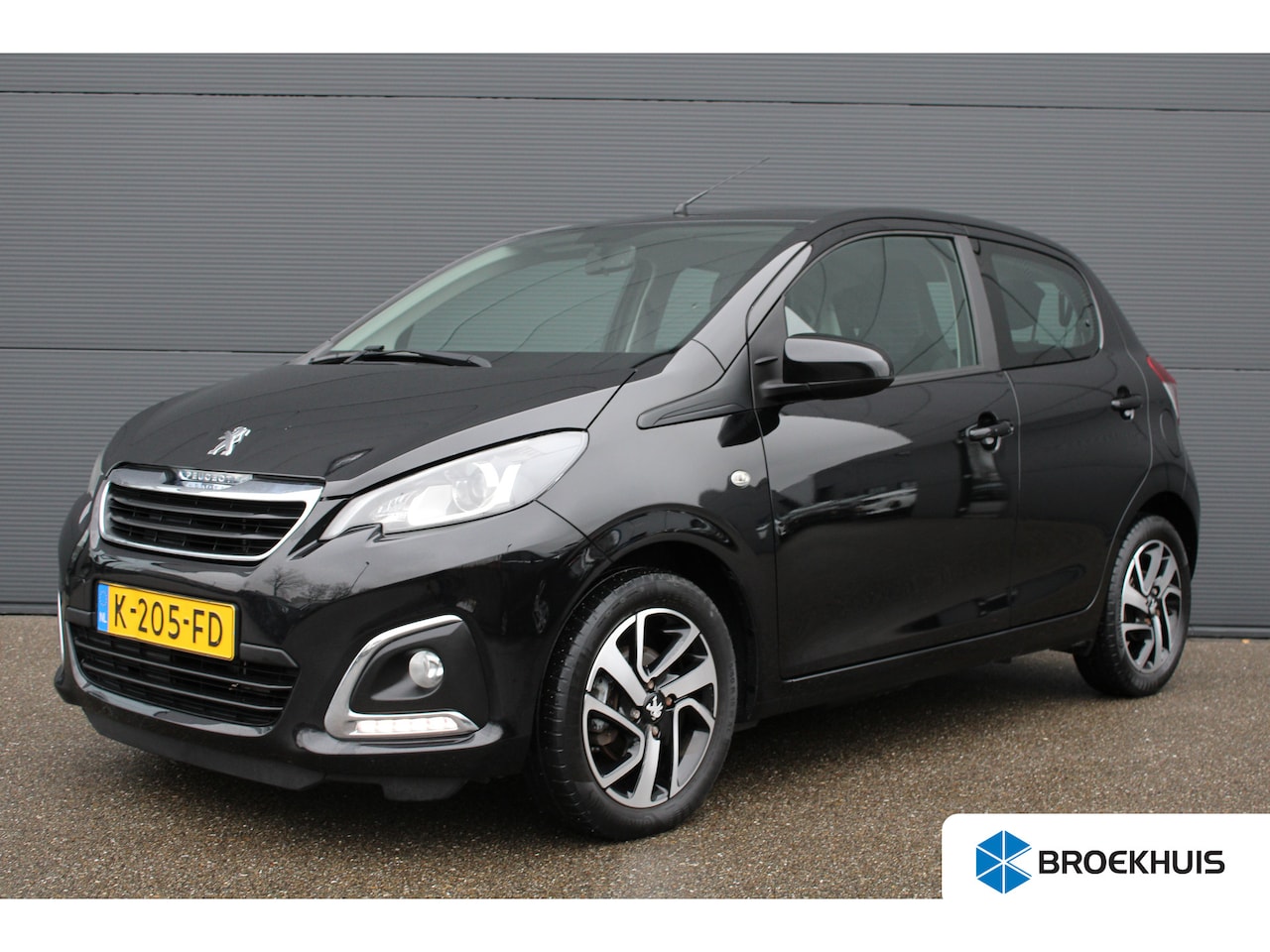 Peugeot 108 - 1.0 e-VTi Allure | Navi by app | Camera | Climate control | Bluetooth | 29.500km | Lichtme - AutoWereld.nl