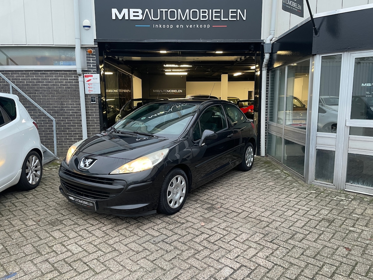 Peugeot 207 - 1.4-16V XR/ 3DRS/Airco/zwart/Apk/ Electrische ramen! - AutoWereld.nl
