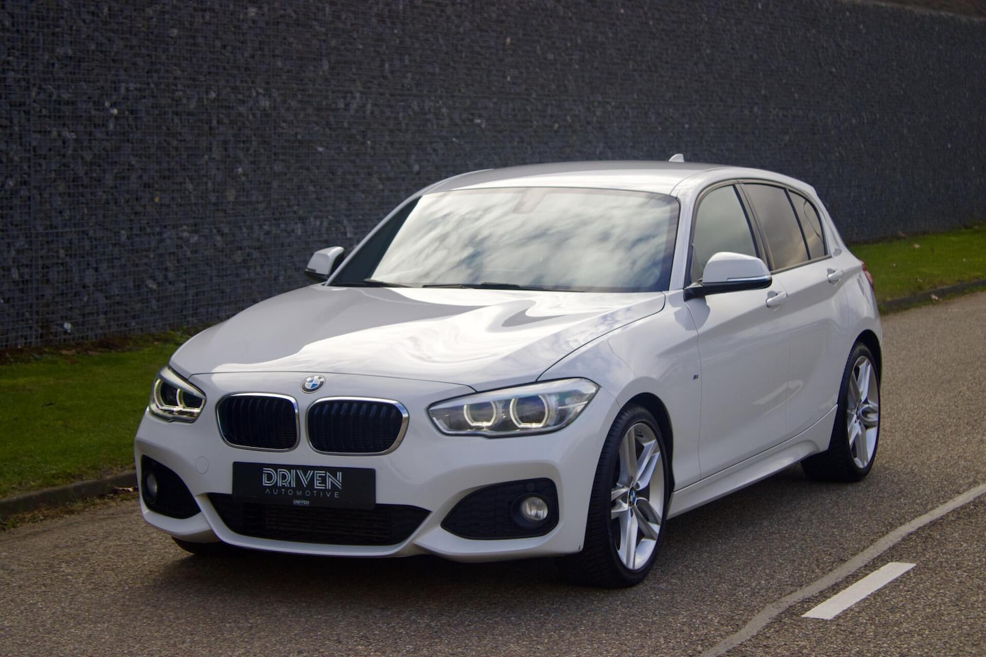BMW 1-serie - 118i M Sport | Alcantara - Keyless - Navi - LED - AutoWereld.nl
