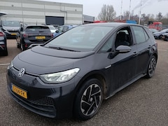 Volkswagen ID.3 - Pure 45 kWh | Stoelverwarming | Climatronic | Parkeersensoren | Apple Carplay |