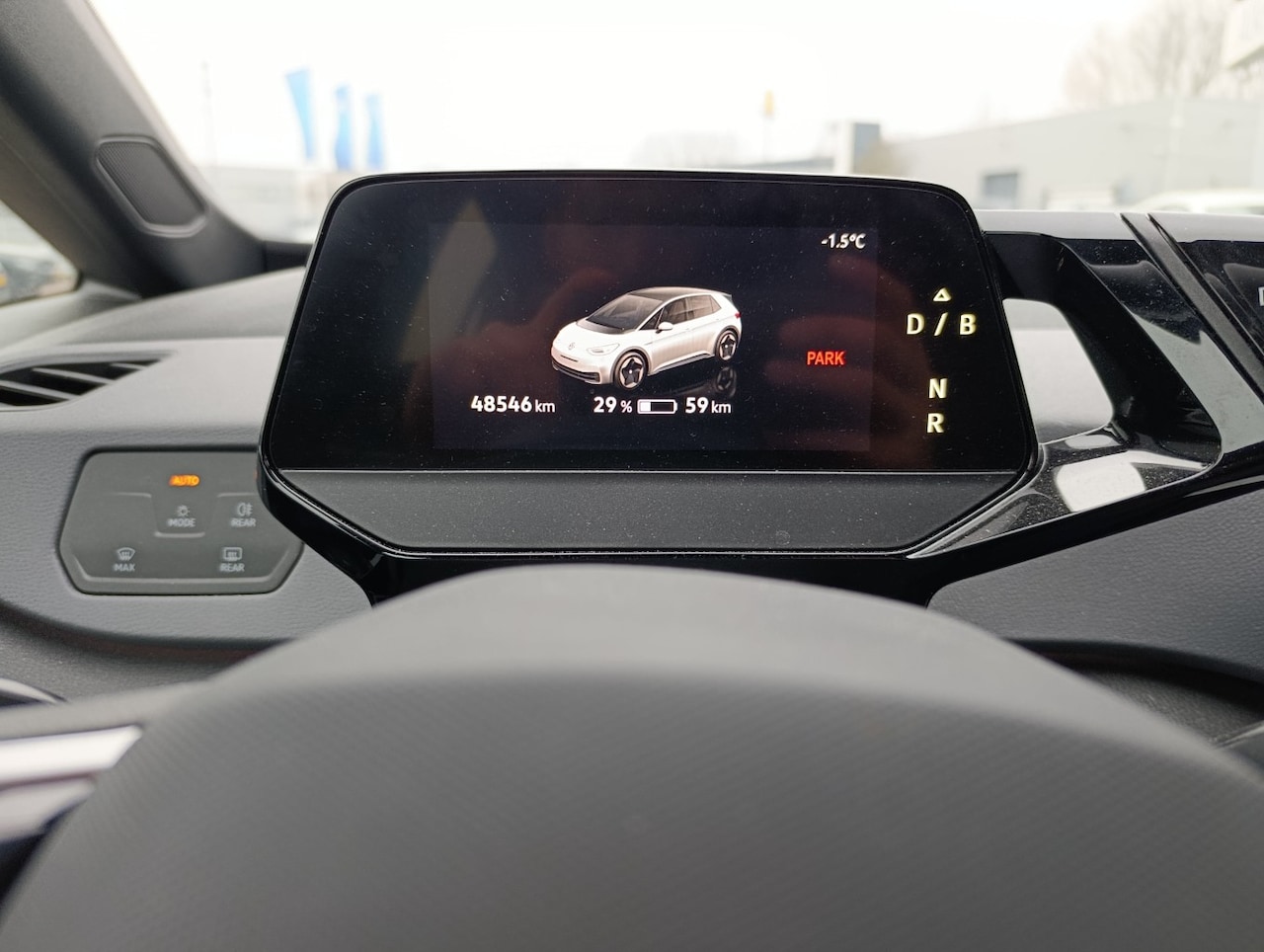 Volkswagen ID.3 - Pure 45 kWh | Stoelverwarming | Climatronic | Parkeersensoren | Apple Carplay | - AutoWereld.nl