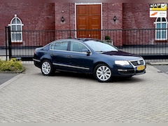 Volkswagen Passat - 2.0 FSI Comfortline / Airco / Cruise control Trekhaak / Nap / Climate control