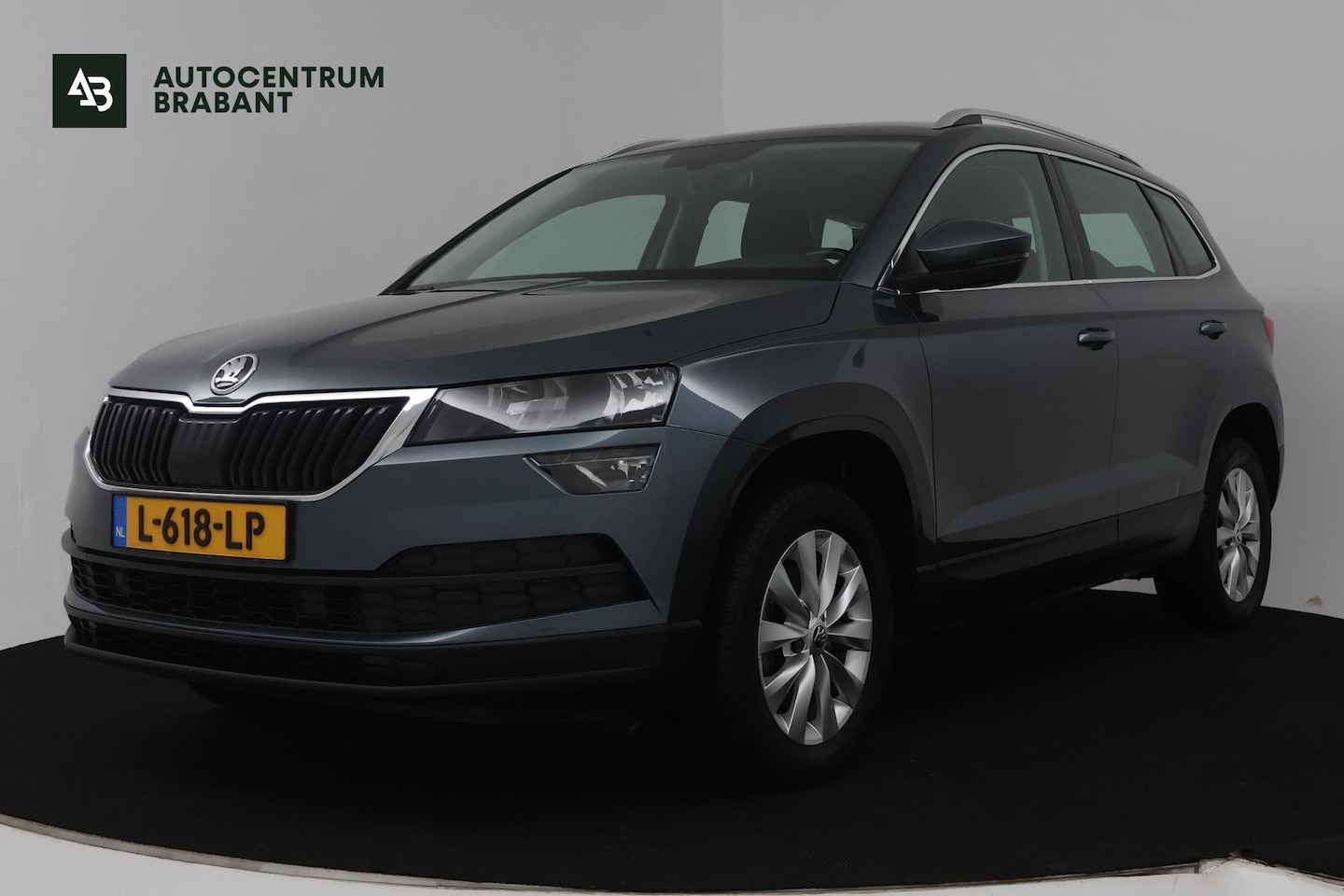 Skoda Karoq - 1.5 TSI ACT Style (STOELVERWARMING, CAMERA, SFEERVERLICHTING, NAVIGATIE CARPLAY, CRUISE CO - AutoWereld.nl