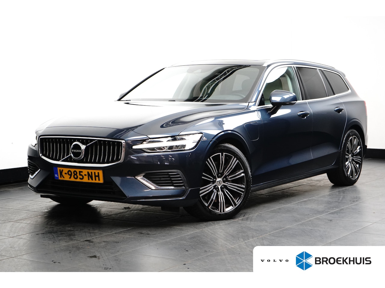 Volvo V60 - T6 Recharge AWD Inscription | Trekhaak | Panoramadak | BLIS | Keyles Entry-Start | PDC V+A - AutoWereld.nl
