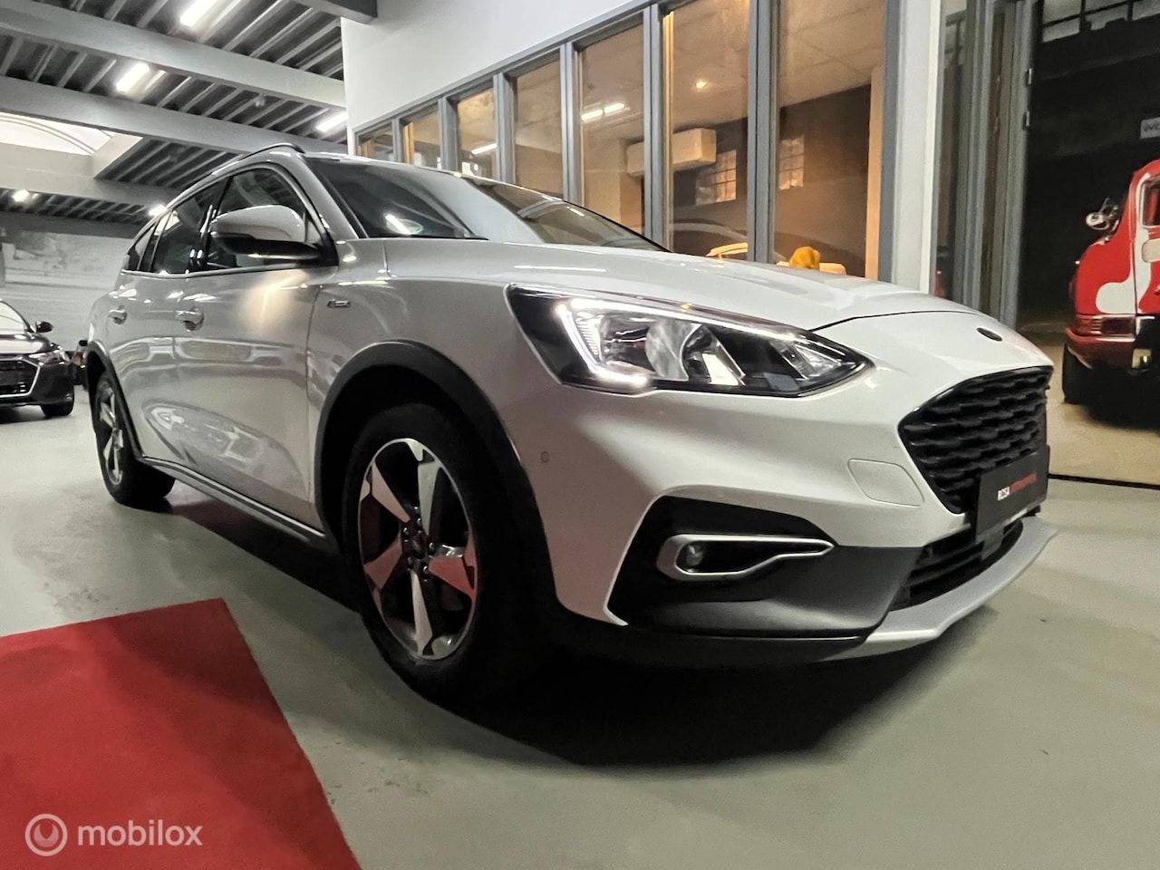 Ford Focus - 1.0 EcoBoost ACTIVE LED CARPLAY CAMERA STOELVER. CRUISE NIEUW ONDERHOUD NW APK - AutoWereld.nl