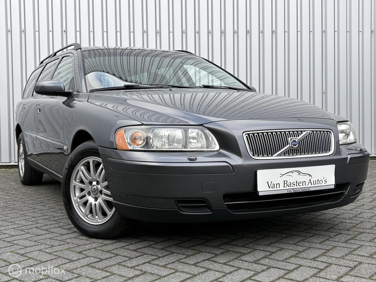 Volvo V70 - 2.4 Momentum | 1e eig | Trekhaak | Youngtimer | 2005 | 140pk | Volledige historie | - AutoWereld.nl