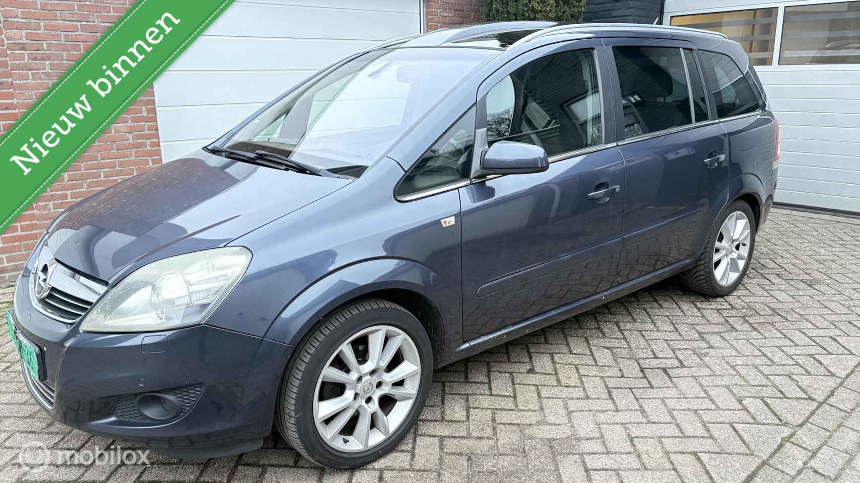 Opel Zafira - 1.8 executive 7 persoons airco panorama cruise - AutoWereld.nl