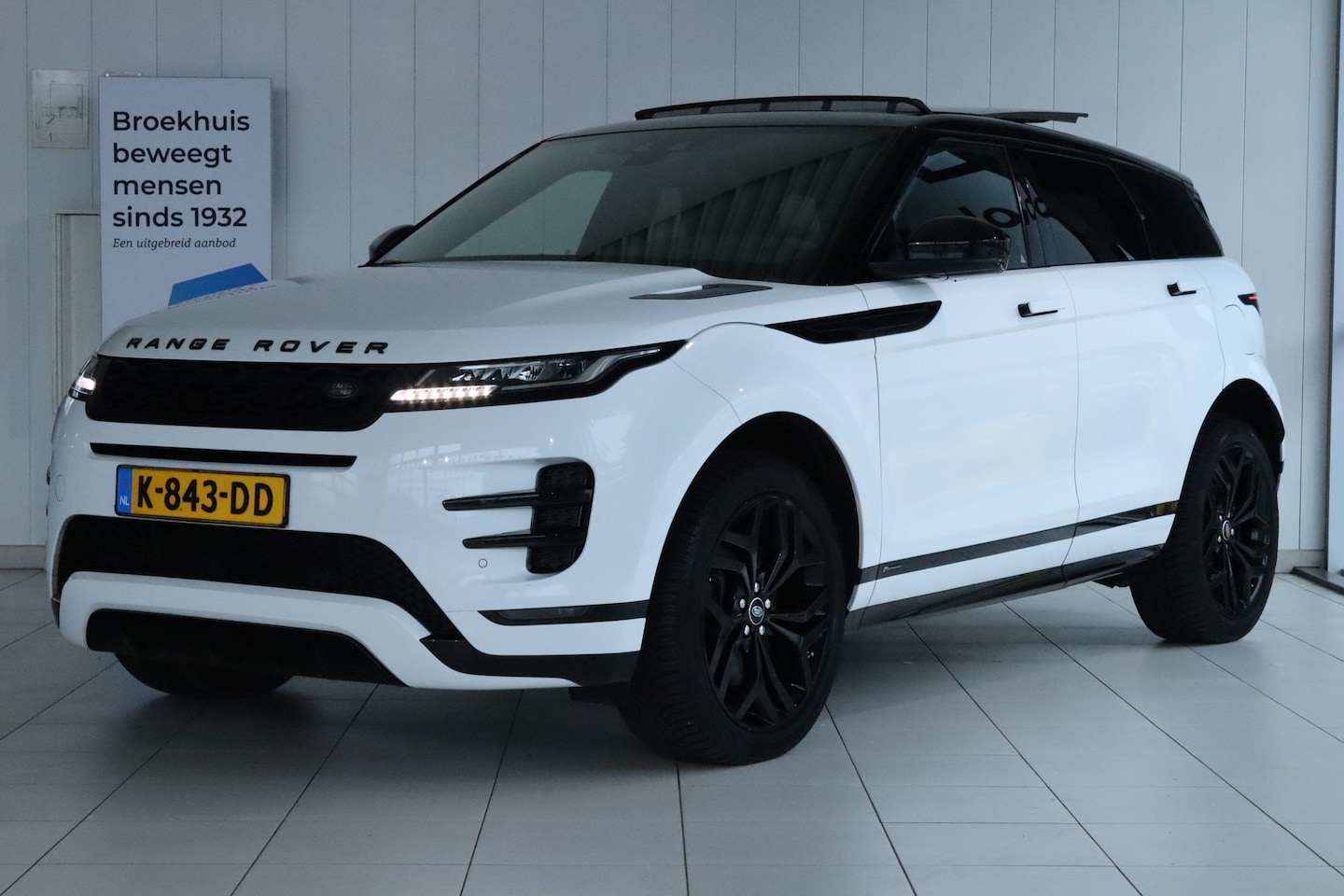 Land Rover Range Rover Evoque - 1.5 P300e AWD R-Dynamic SE | Cruise Control | Schuifdak | Meridian Audio | Stoelverwarming - AutoWereld.nl