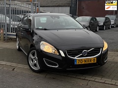 Volvo V60 - 2.0T Momentum | Automaat | Navigatie | 17” LMV | Cruise control |