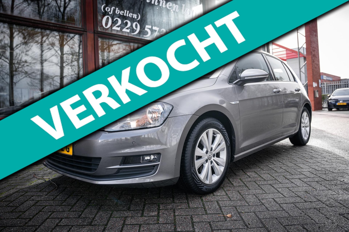 Volkswagen Golf - 1.0 TSI Business | Trekhaak | Automaat | Cruise control | Camera | Parkeerhulp | - AutoWereld.nl