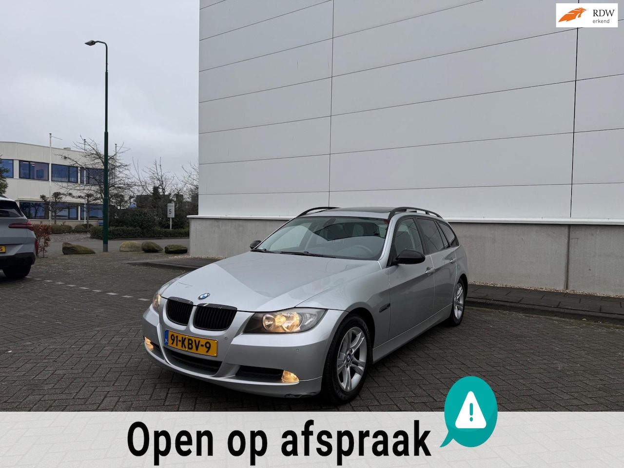 BMW 3-serie Touring - 318i PANO/NAVI/LEER/AUT/PDC/2X SLEUTELS - AutoWereld.nl