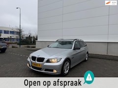 BMW 3-serie Touring - 318i PANO/NAVI/LEER/AUT/PDC/2X SLEUTELS/STLVRWMNG