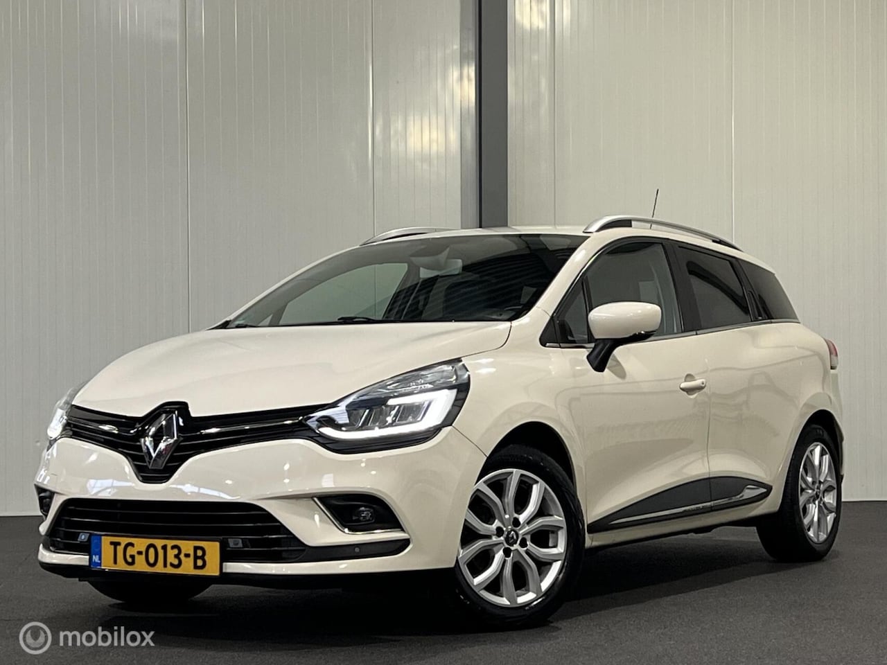 Renault Clio Estate - 0.9 TCe Intens [ trekhaak camera half-leder clima ] - AutoWereld.nl
