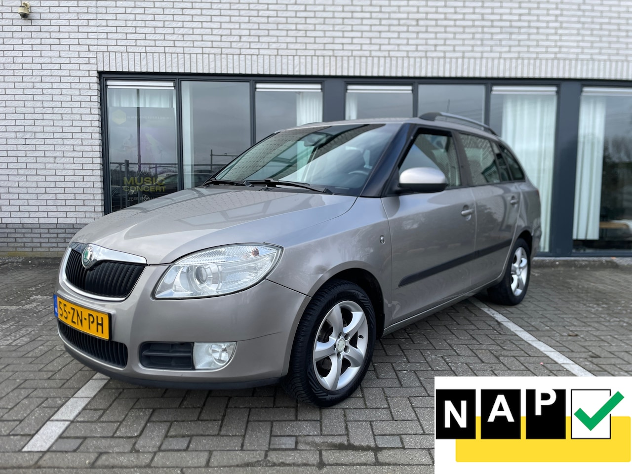 Skoda Fabia Combi - 1.4-16V Sport Clima Lm Velgen - AutoWereld.nl