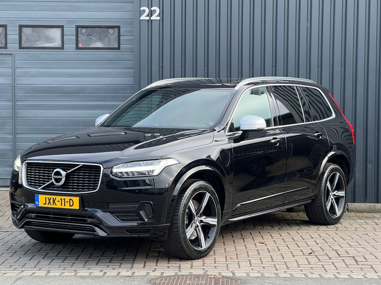 Volvo XC90 - 2.0 T8 Twin Engine AWD R-Design|7p|Pano|Luchtvering|Trekhaak|Bower&Wilkins|Dealer OH - AutoWereld.nl