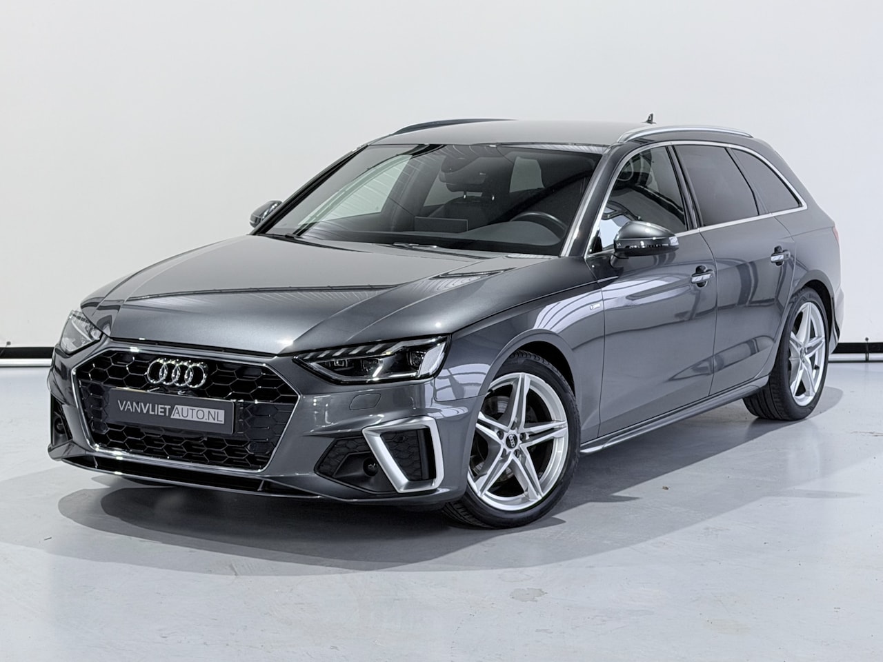 Audi A4 Avant - 35 TFSI S Edition NW Model / Navi / Camera / Led / Trekhaak - AutoWereld.nl